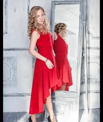 https://cf.ltkcdn.net/teens/images/slide/245985-850x1093-10-options-homecoming-dresses.webp