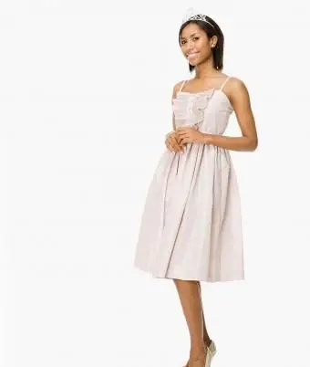 https://cf.ltkcdn.net/teens/images/slide/245987-850x1093-13-options-homecoming-dresses.webp