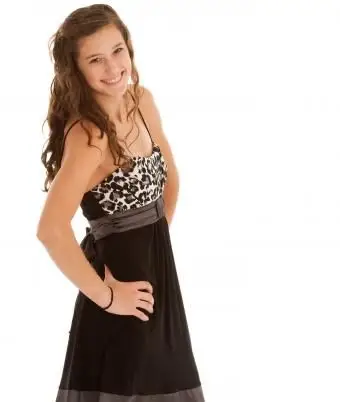 https://cf.ltkcdn.net/teens/images/slide/245989-850x1093-14-options-homecoming-dresses.webp