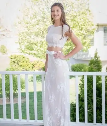 https://cf.ltkcdn.net/teens/images/slide/245992-850x1093-17-options-homecoming-dresses.webp