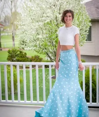 https://cf.ltkcdn.net/teens/images/slide/245979-850x1093-4-options-homecoming-dresses.webp