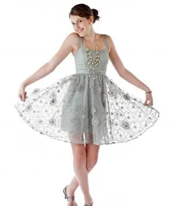 https://cf.ltkcdn.net/teens/images/slide/245984-850x1093-9-options-homecoming-dresses.webp