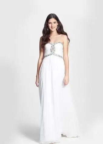 https://cf.ltkcdn.net/teens/images/slide/183018-569x850-Faviana-Embellished-Cutout-Chiffon-Gown.webp