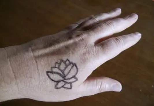 Čierne očné linky na tetovanie