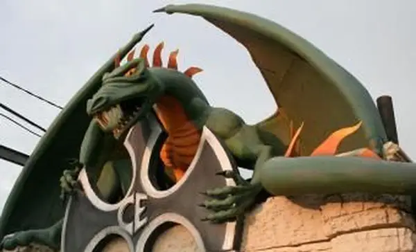 最先端のお化け屋敷ドラゴンデコレーション