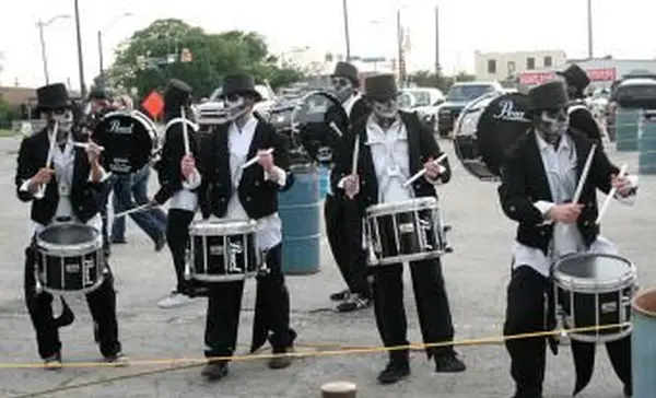 外の最先端のお化け屋敷バンド