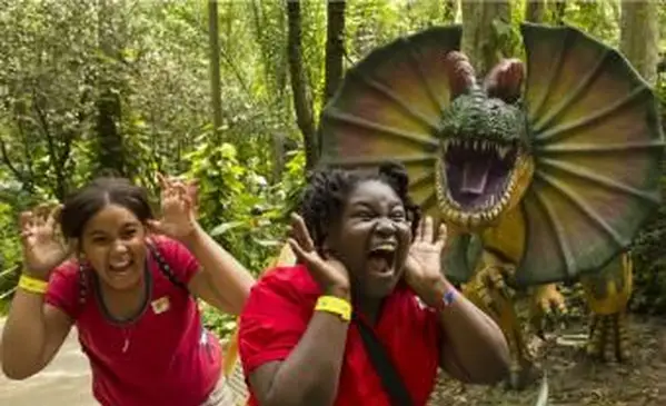 Chicas en Dinosaur World