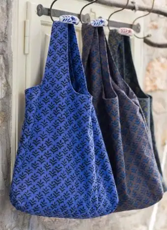 תיקים תלויים כשקיות אחסון