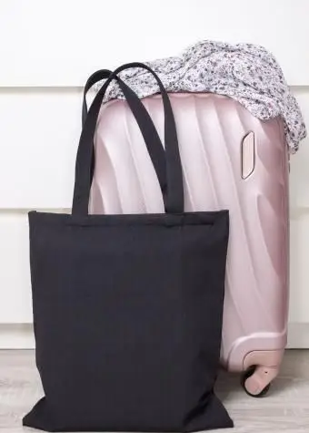 תיק שחור המשמש כתיק נסיעות