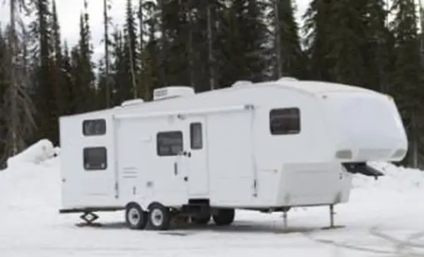 6 lugares para acampar en invierno para casas rodantes en MA que se sienten como un país de las maravillas