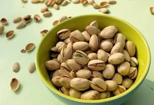 gustando i pistacchi