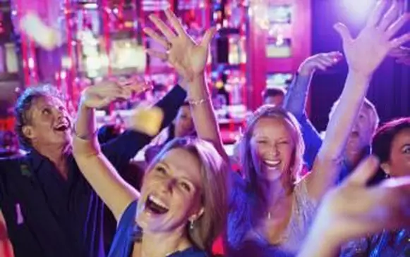 15 najlepszych piosenek, które słyszysz w każdym barze