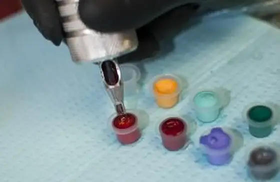 Tätowierfarbenbecher