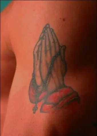 Betende Hände und Rosenkranz