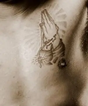 Tattoo von zwei betenden Händen