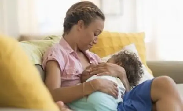 모유 수유 중에 문신을 할 수 있습니까?