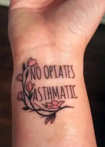 Tatuaggio di allerta medica per asmatici e senza oppiacei