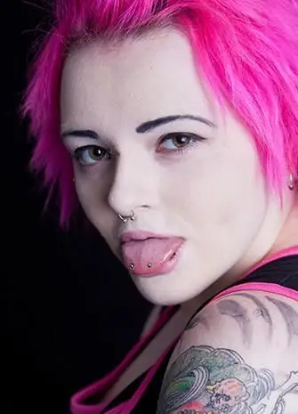 스네이크 아이 혀 피어싱