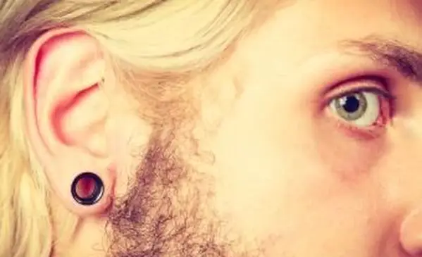 Czy moje rozciąganie ucha jest zainfekowane?