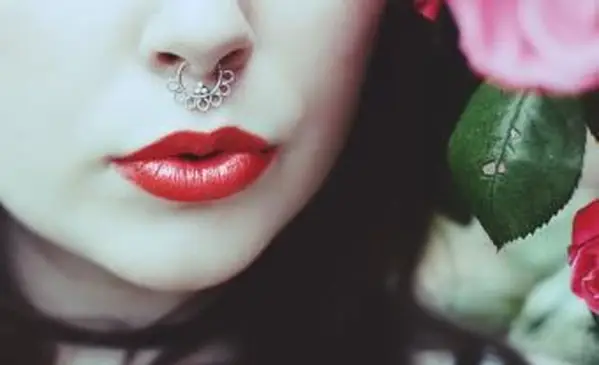 Dangers de se percer le nez