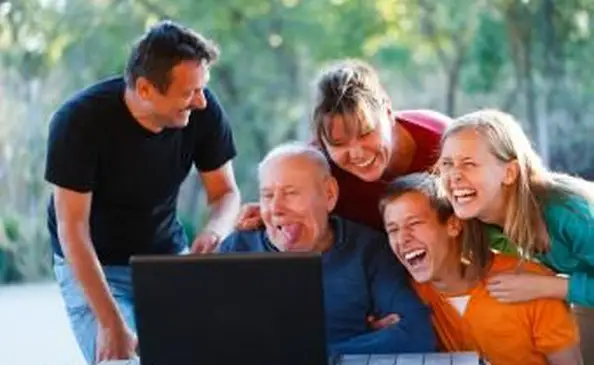 춤추는 몸에 얼굴 올려