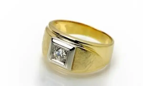 Ako si vybrať dokonalý pánsky zásnubný prsteň