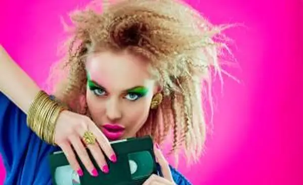 מראה איפור משנות ה -80