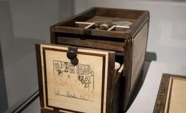 Kozmetická krabička Cupbearer Kemeni