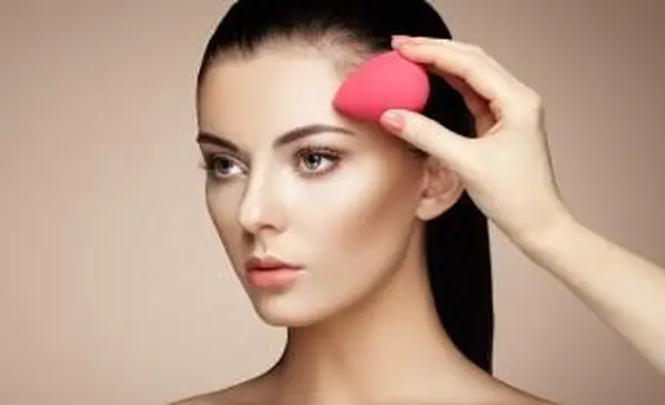 Make-up für große Poren