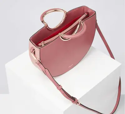 Praktické kabelky s vreckami na všetko