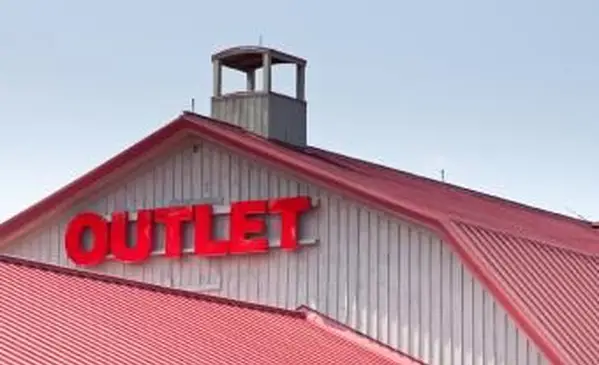 Parte superior del centro comercial outlet