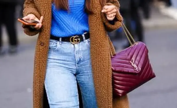 バーガンディイヴサンローランルーロウメディウンハンドバッグ/ゲッティエディトリアルユース