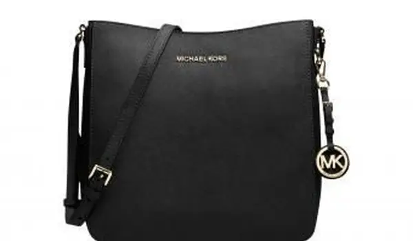 11 תיקי Crossbody המעוצבים הטובים ביותר לטיולים