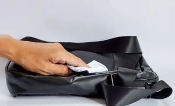 가죽 핸드백을 수리하는 방법