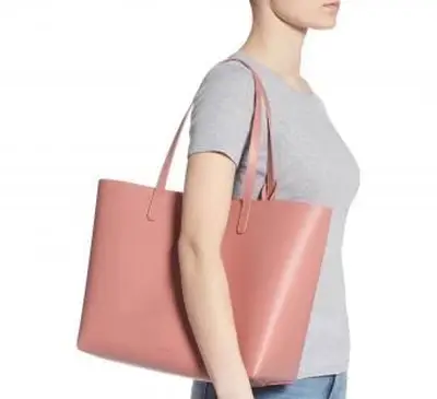 לו בייר לובש שקית מיני של בוטגה ונטה