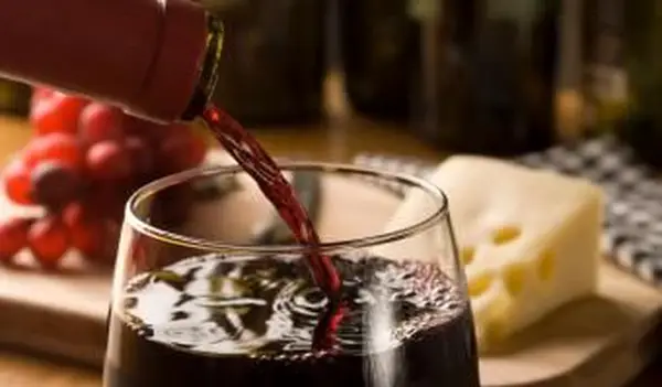 Uma revisão de degustação de vinho Barefoot Merlot