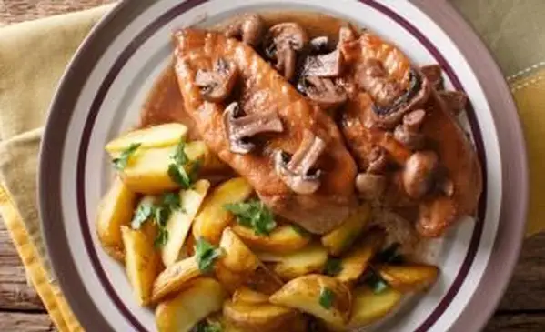 Kurczak Marsala i ziemniaki
