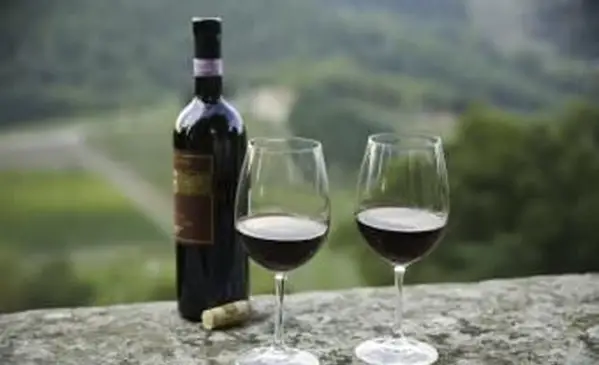 Butelka i szklanki Chianti Classico