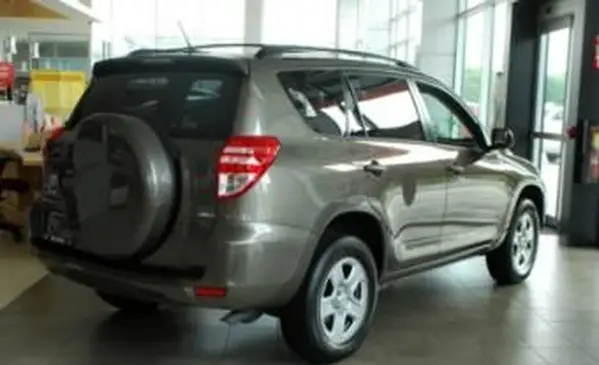 Toyota Rav-4; © Dreammediapeel | Dreamstime.com