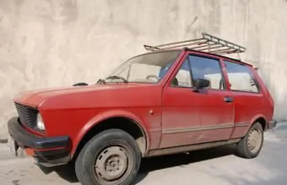 Mały stary tani samochód?