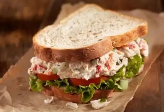 Hühnchen-Salat-Sandwich