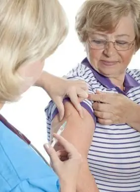 비타민 B12를 어디에 주사해야합니까?