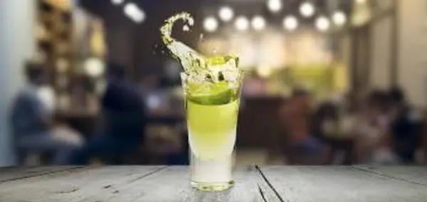 Nakladaná šťava a vodka