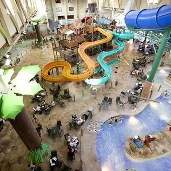 פארקי מים מקורים בווירג'יניה