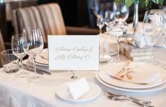 Stolová súprava na svadobnú hostinu