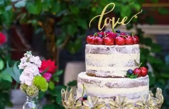 עיצוב ועוגות חתונה על נושא אהבה