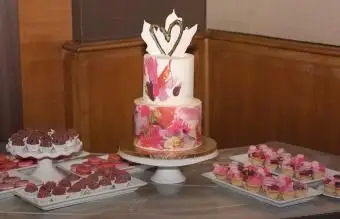 עוגת חתונה לבנה בחורף