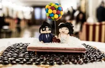 ポップカルチャーウエディングケーキトッパー