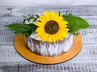 Rustykalne małe ciasto słonecznikowe
