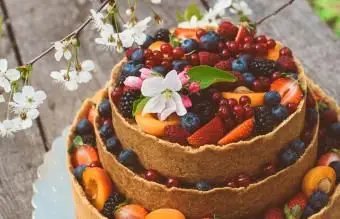 Tvarohový koláč s ovocím a bobuľami